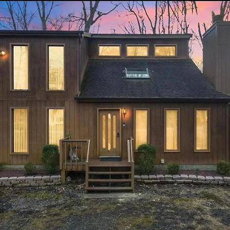 Cozy Cabin At Poconos With Hot Tub And Fire Pit إيست سترودسبورغ المظهر الخارجي الصورة
