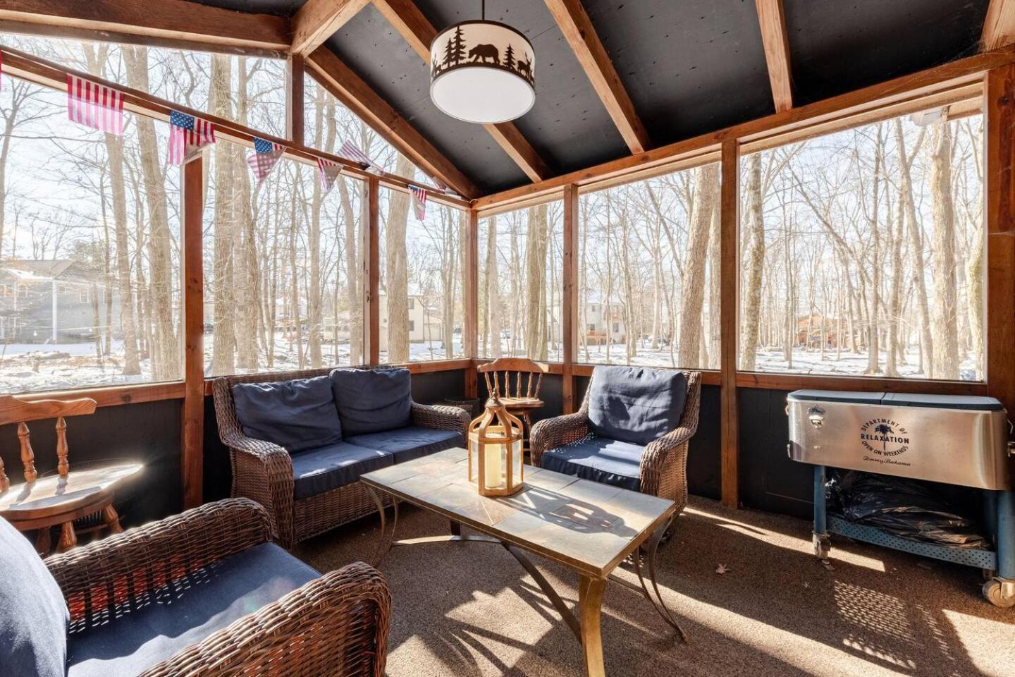 Cozy Cabin At Poconos With Hot Tub And Fire Pit إيست سترودسبورغ المظهر الخارجي الصورة
