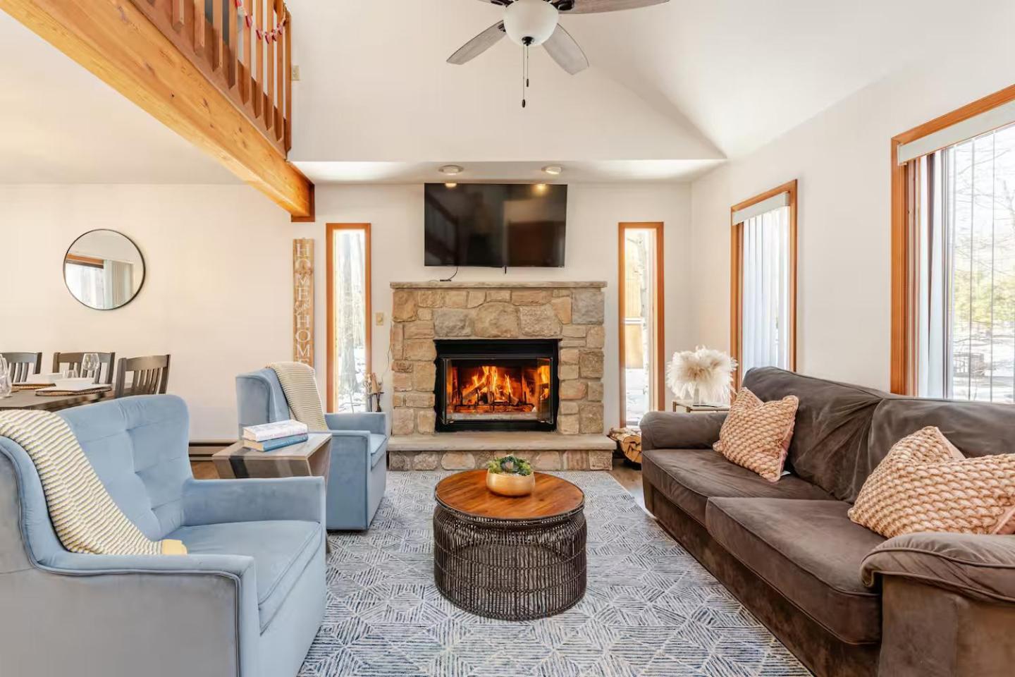 Cozy Cabin At Poconos With Hot Tub And Fire Pit إيست سترودسبورغ المظهر الخارجي الصورة